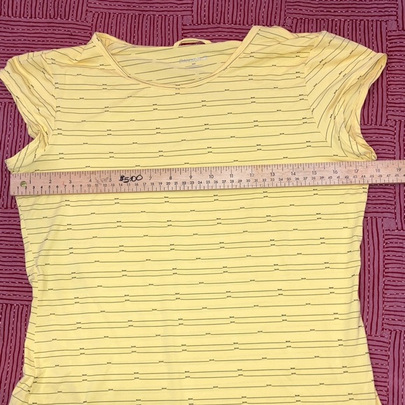 Danskin Women’s size medium exercise top or under layer in lovely yellow hue. - Picture 5 of 8
